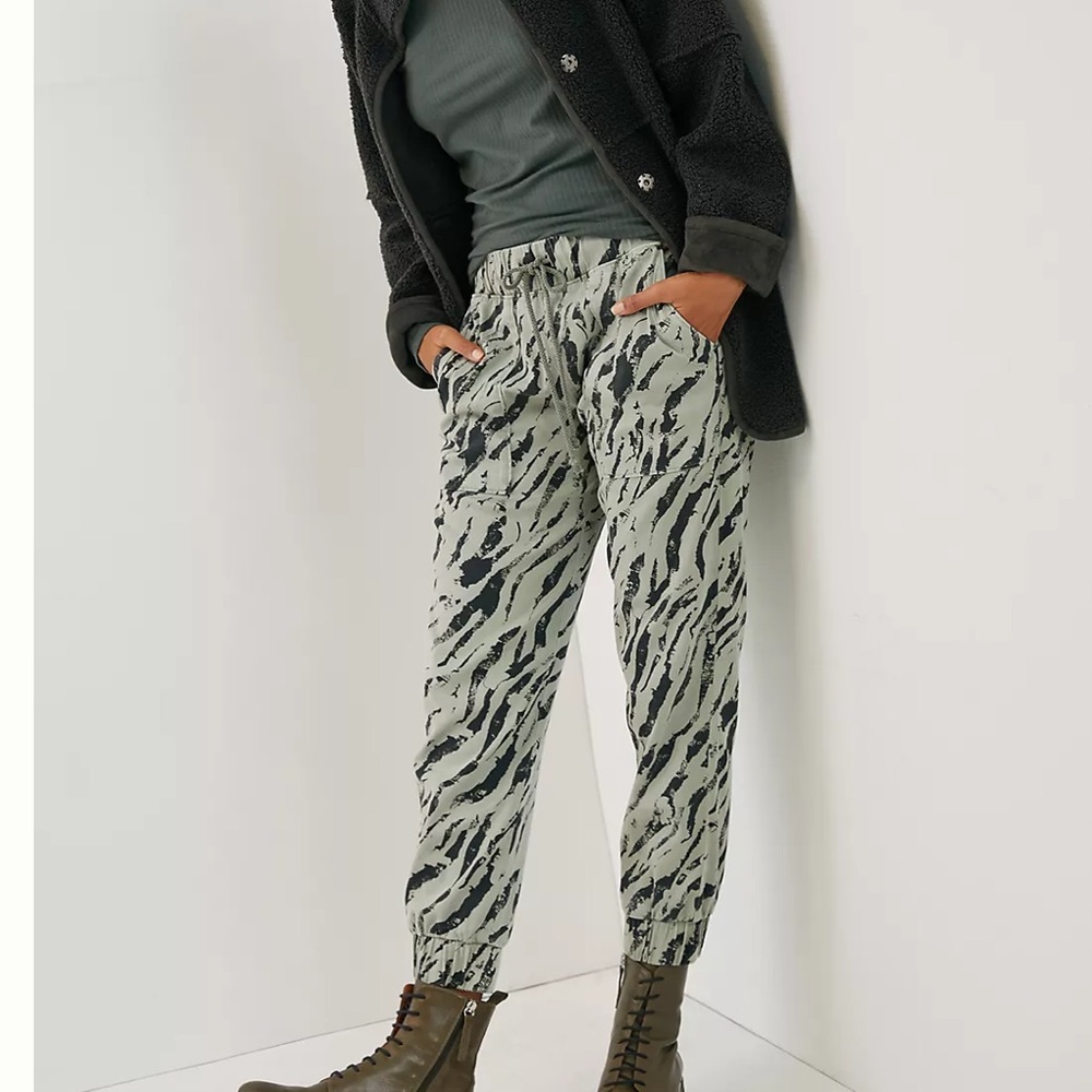 Anthropologie Cloth & Stone Everday Zebra Stripe Joggers Tencel Casual Lounge S